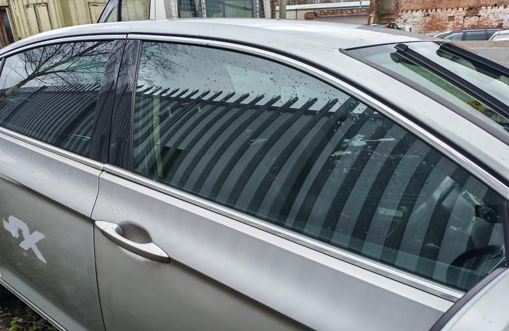 VW Passat SE Business TDI Bluemotion Door window glass driver side front
